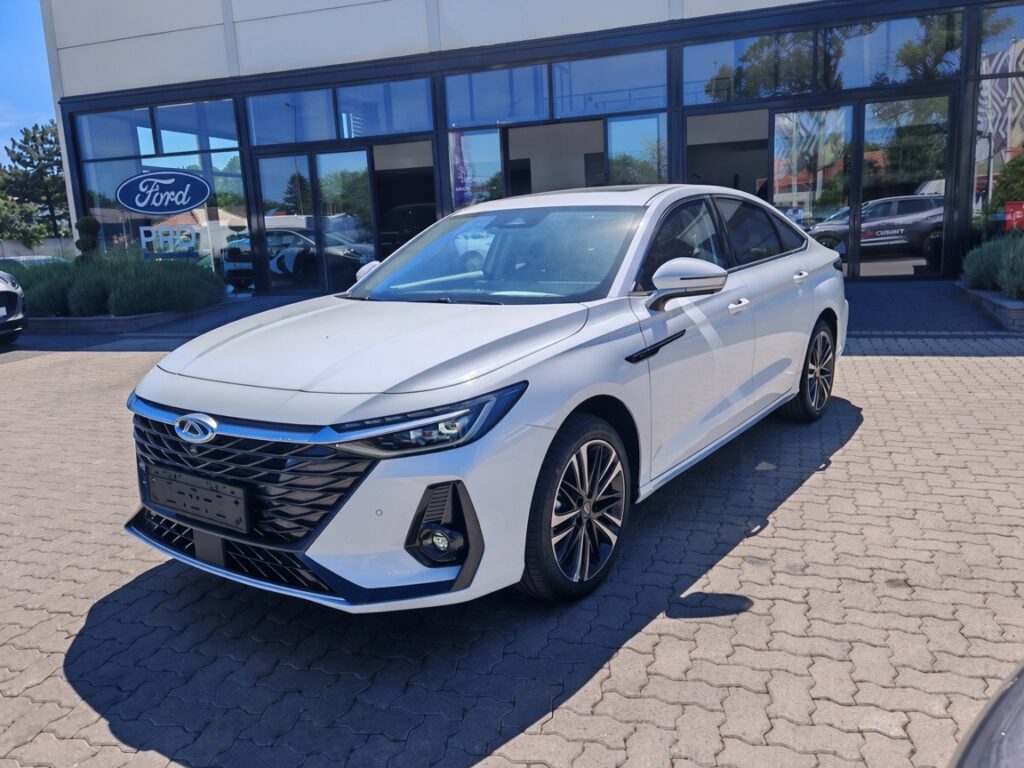 Chery Arrizo 8 NOBLE 1.6 T-GDI iz prednjeg ugla u beloj boji